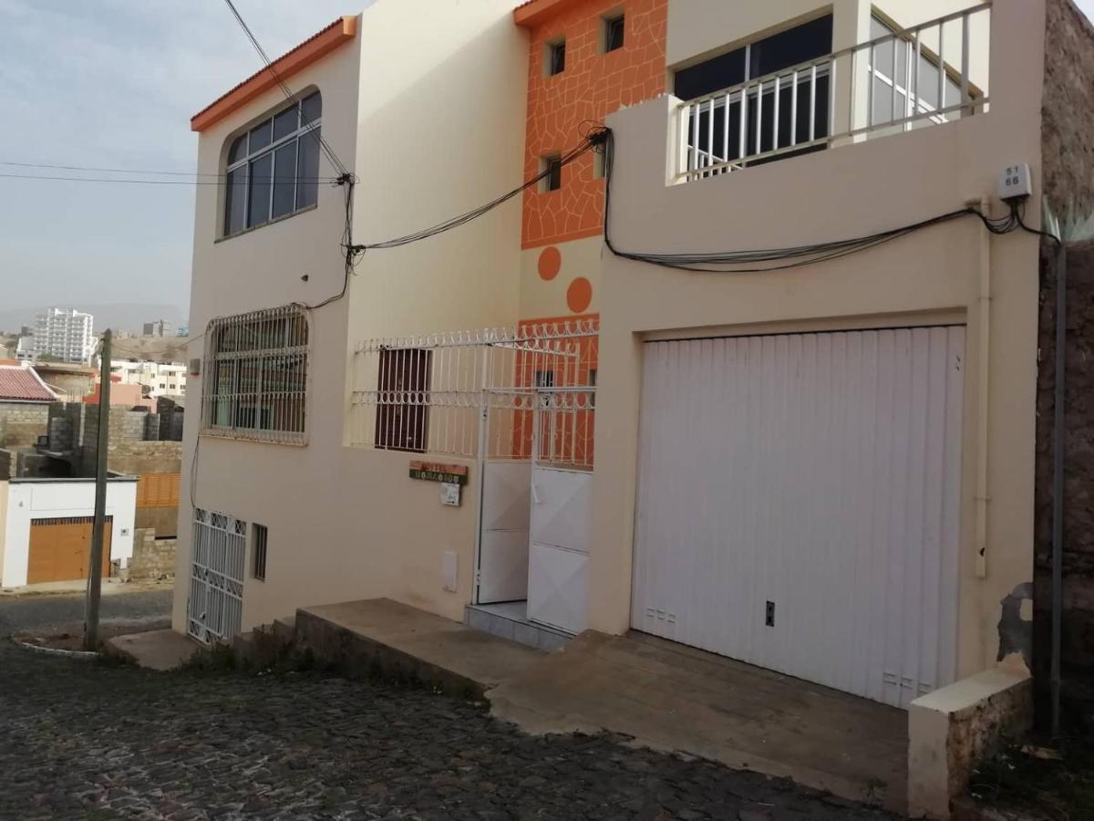 Simabo'S Backpackers' Hostel Mindelo Buitenkant foto